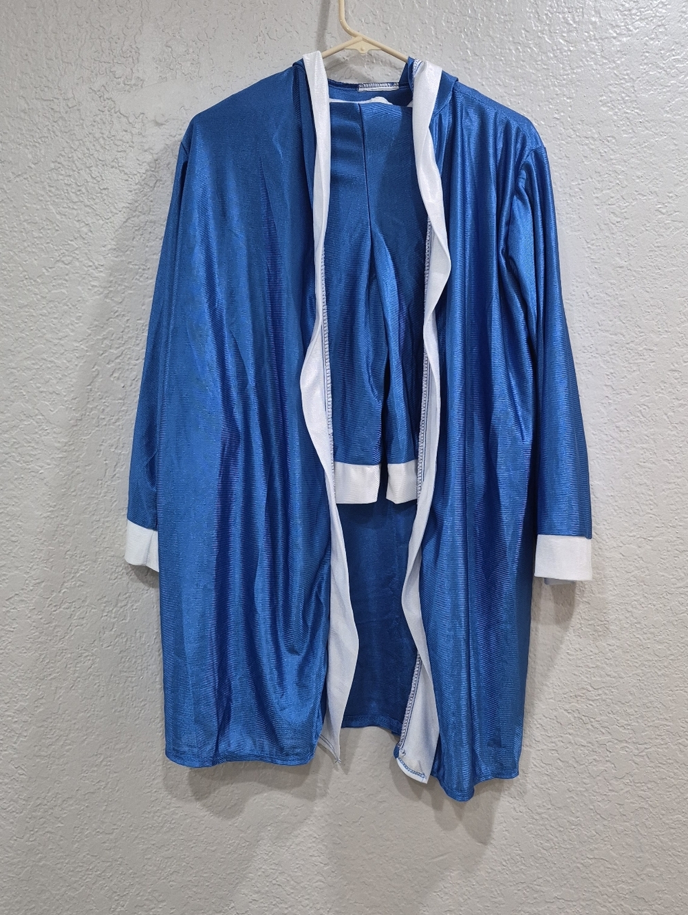 Kids 2-piece Everlast Boxing Robe And Short, see measurements, size tag missing.